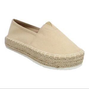 Natural Hipster Slip on Shoe by Shu Shop. Size 7.5